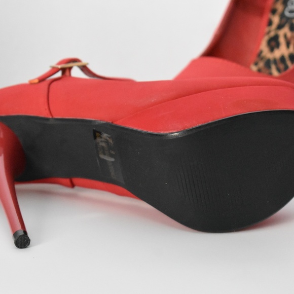 Red Pumps - Picture 3 of 5